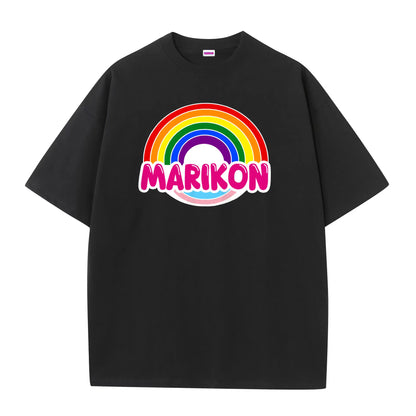 Camiseta MARIKON, negra con arcoíris y colores de bandera trans. Camiseta del orgullo gay, LGTB, Queer y trans.