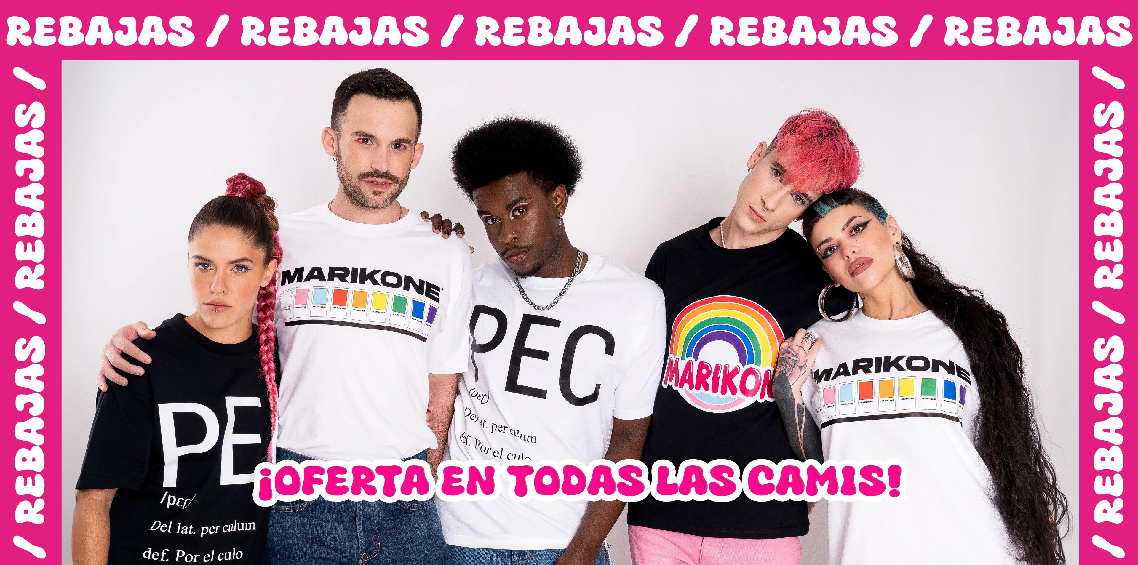 Foto grupal de cabecera de todos los modelos queer de la marca CHAMA moda queer. Llevan las camisetas con motivos de Orgullo LGTBIQ+, MARIKONE PANTONE, arcoiris, bandera gay trans y camiseta que dice PEC (por el culo)